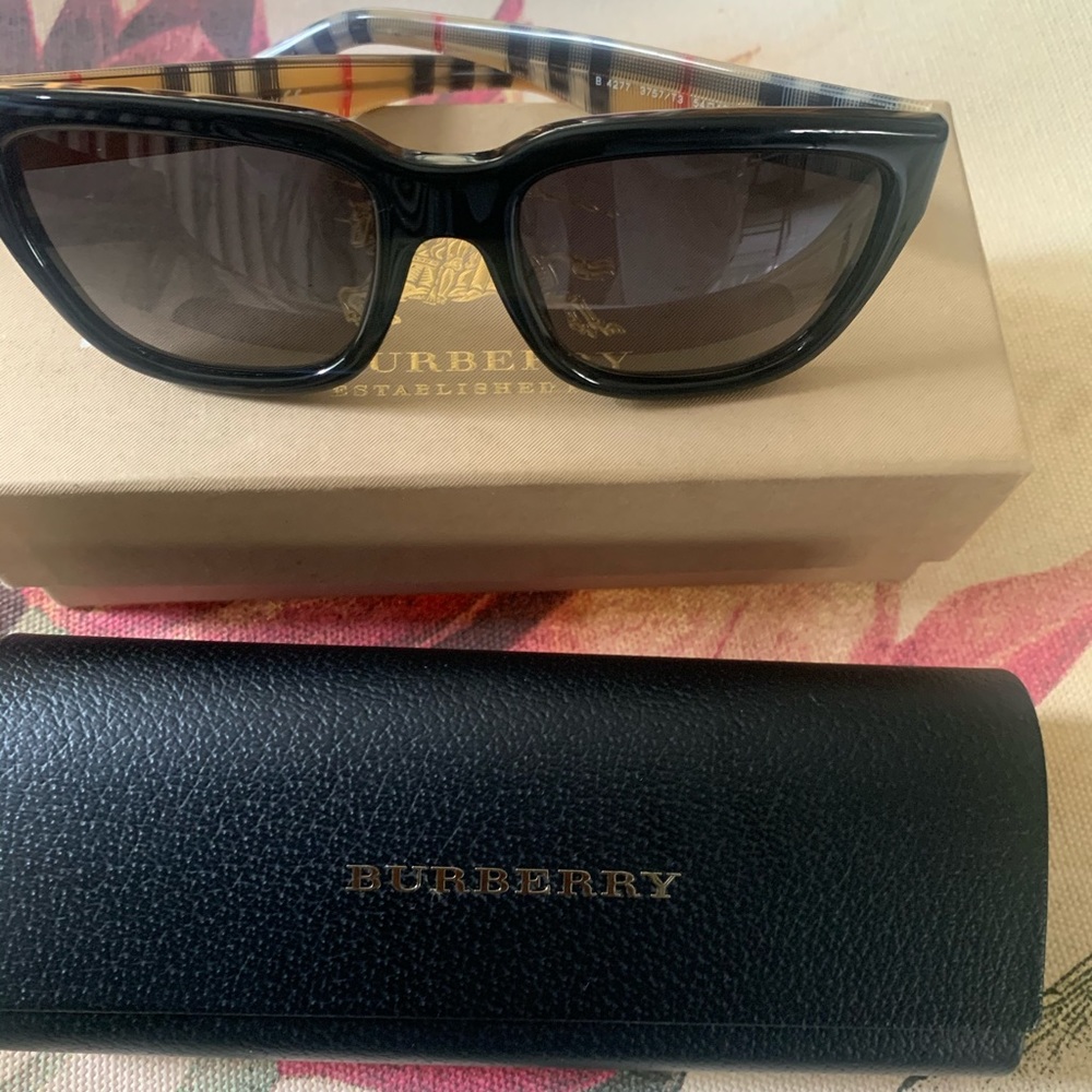 Authentic Burberry Sunnies